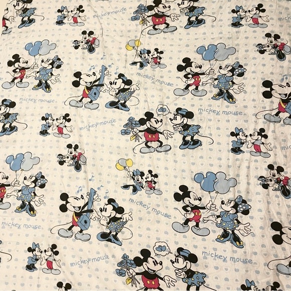 Mickey Mouse and Minnie Mouse Duvet Cover Flaw - Picture 1 of 16